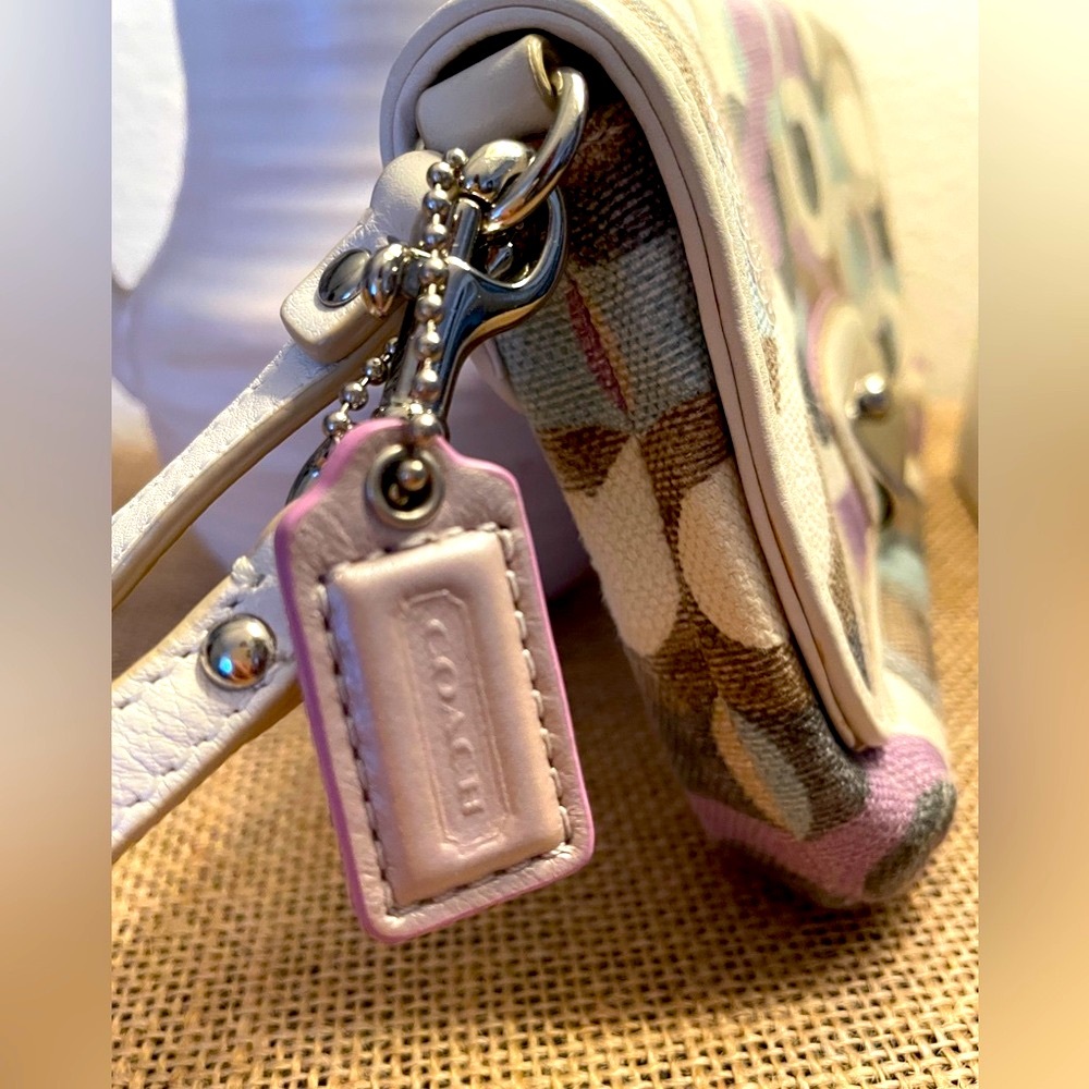 Coach wristlet - Picture 6 of 11